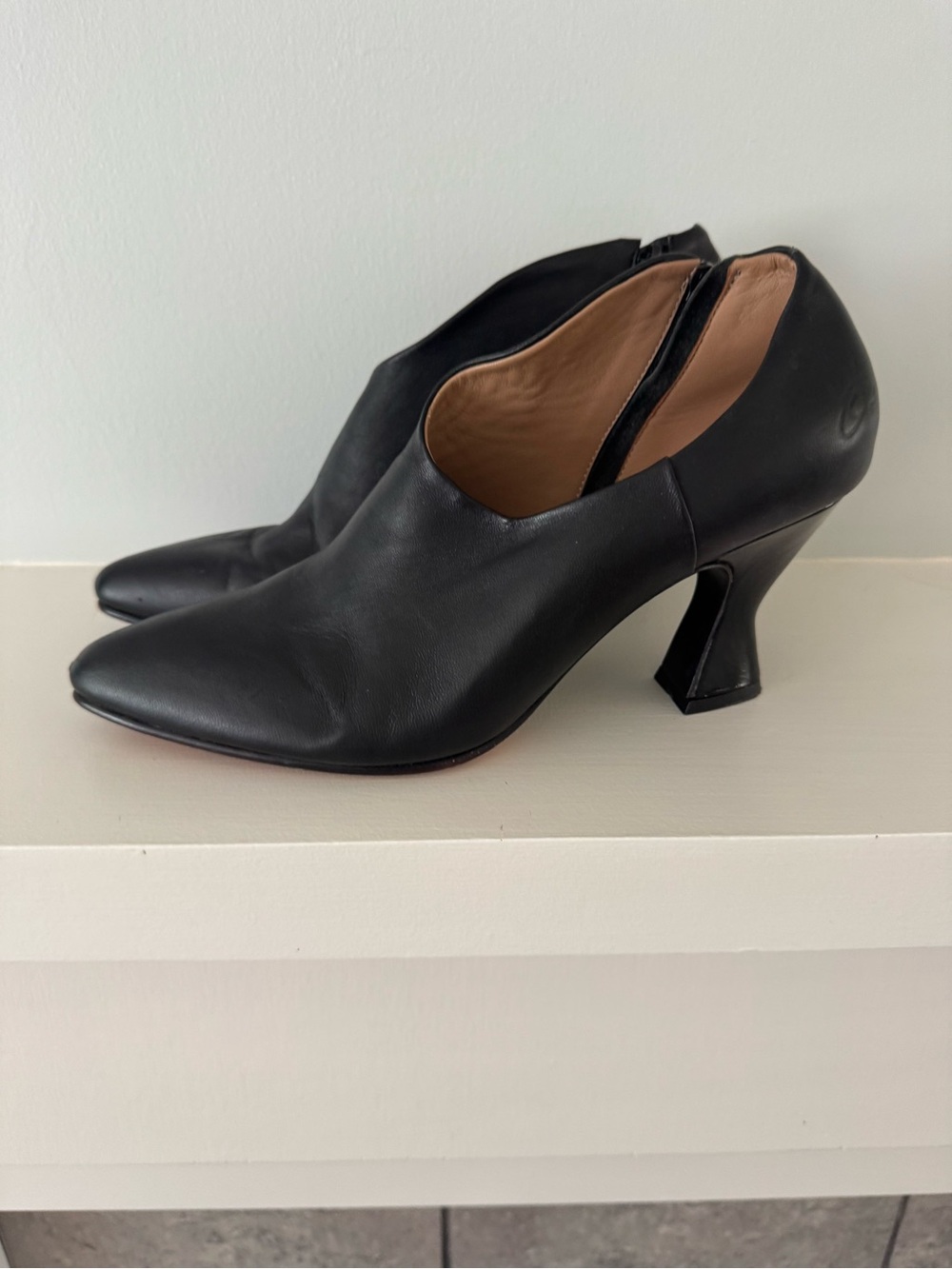 Fluevog Black Heels - Authentic - Size 9 - Picture 3 of 6